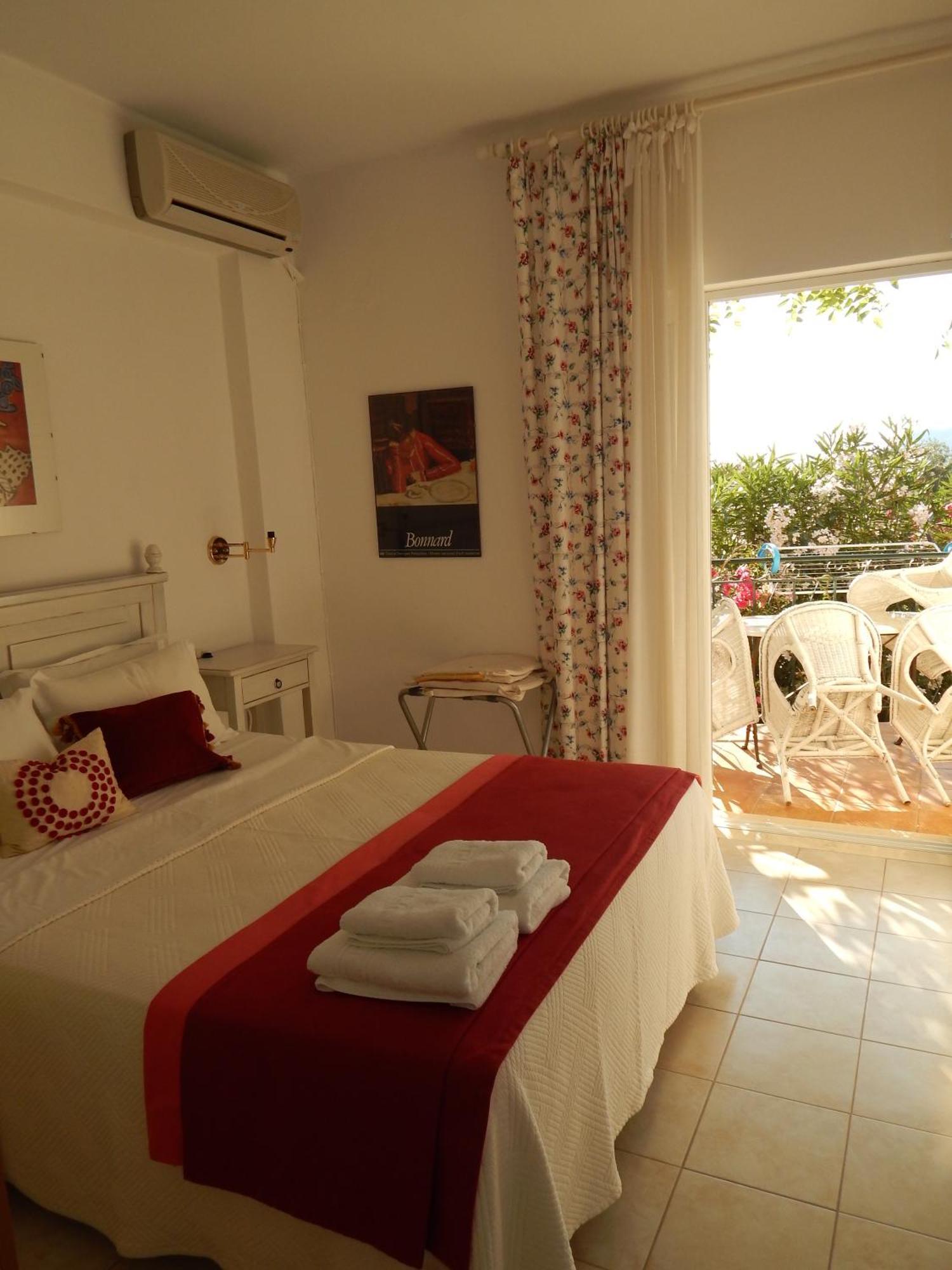 Palmina Mare Villa And Studios Paralia Vrachou Extérieur photo