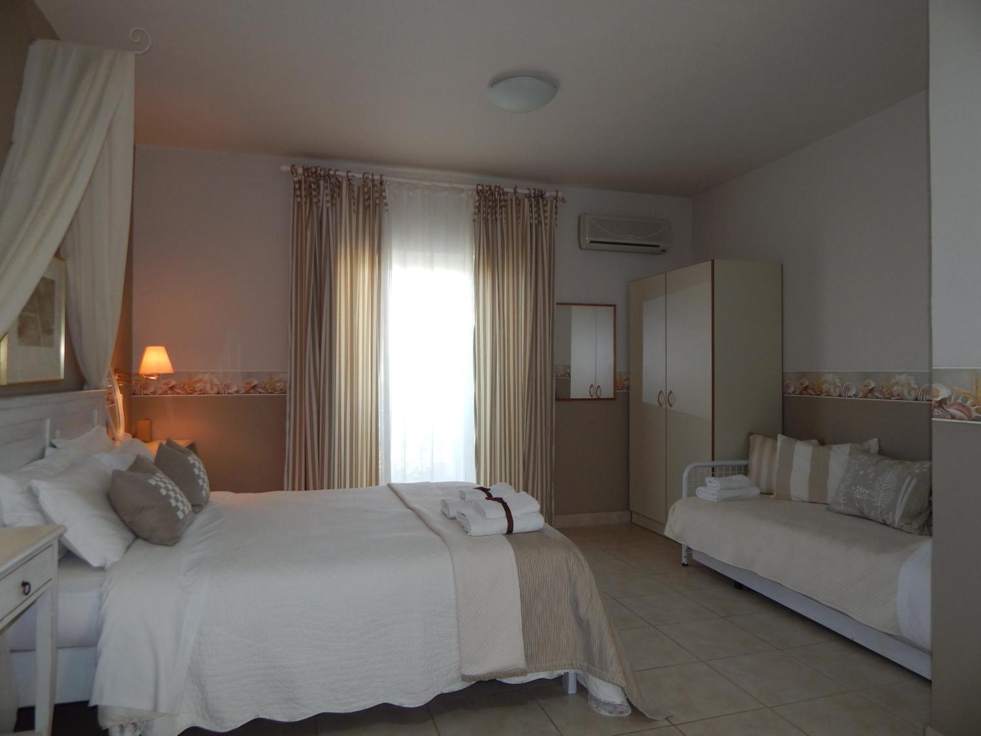 Palmina Mare Villa And Studios Paralia Vrachou Extérieur photo