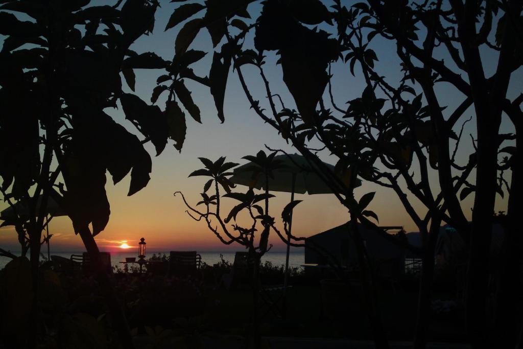 Palmina Mare Villa And Studios Paralia Vrachou Extérieur photo
