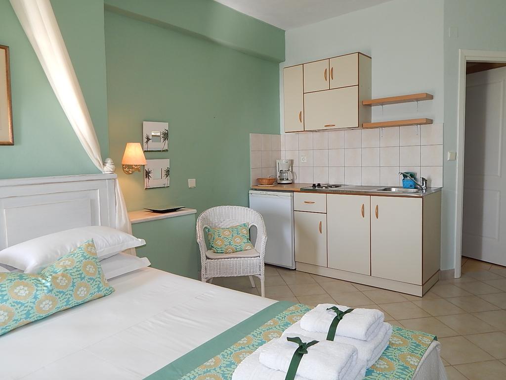 Palmina Mare Villa And Studios Paralia Vrachou Extérieur photo